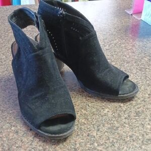 Sonoma Black Peep-Toe Heeled Boots